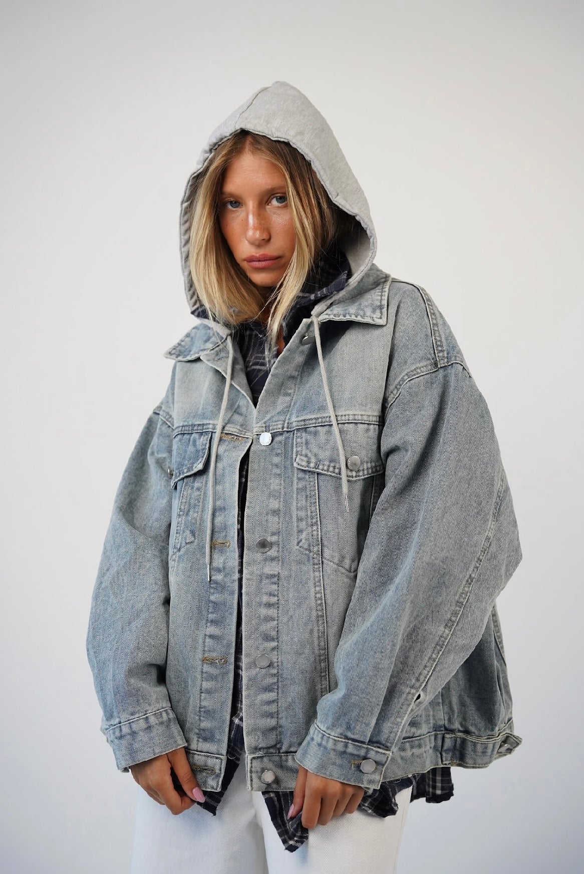 ג׳קט ג׳ינס עם כובע בד דילן