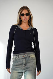 חולצת ריילי עם כובע