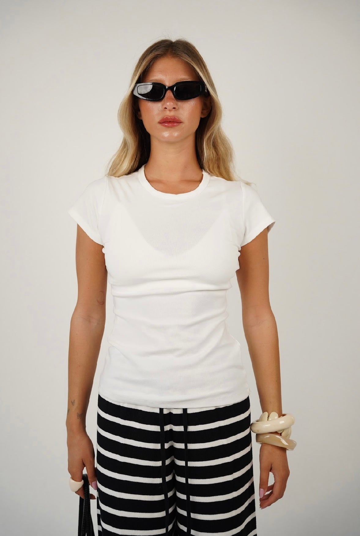 חולצת בייסיק שרוול קצר ויקי