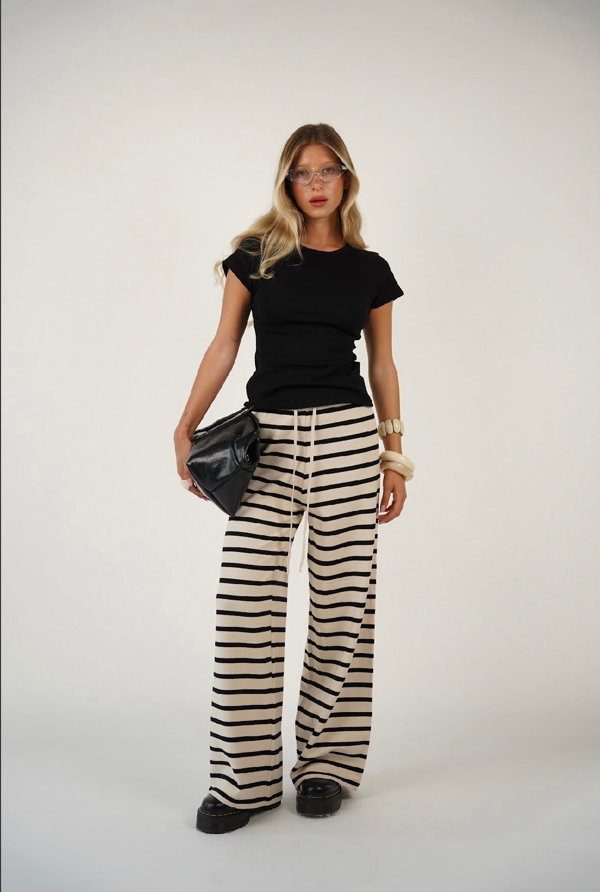 חולצת בייסיק שרוול קצר ויקי