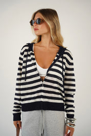 ג׳קט סריג פסים עם כובע אית׳ן