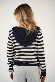 ג׳קט סריג פסים עם כובע אית׳ן