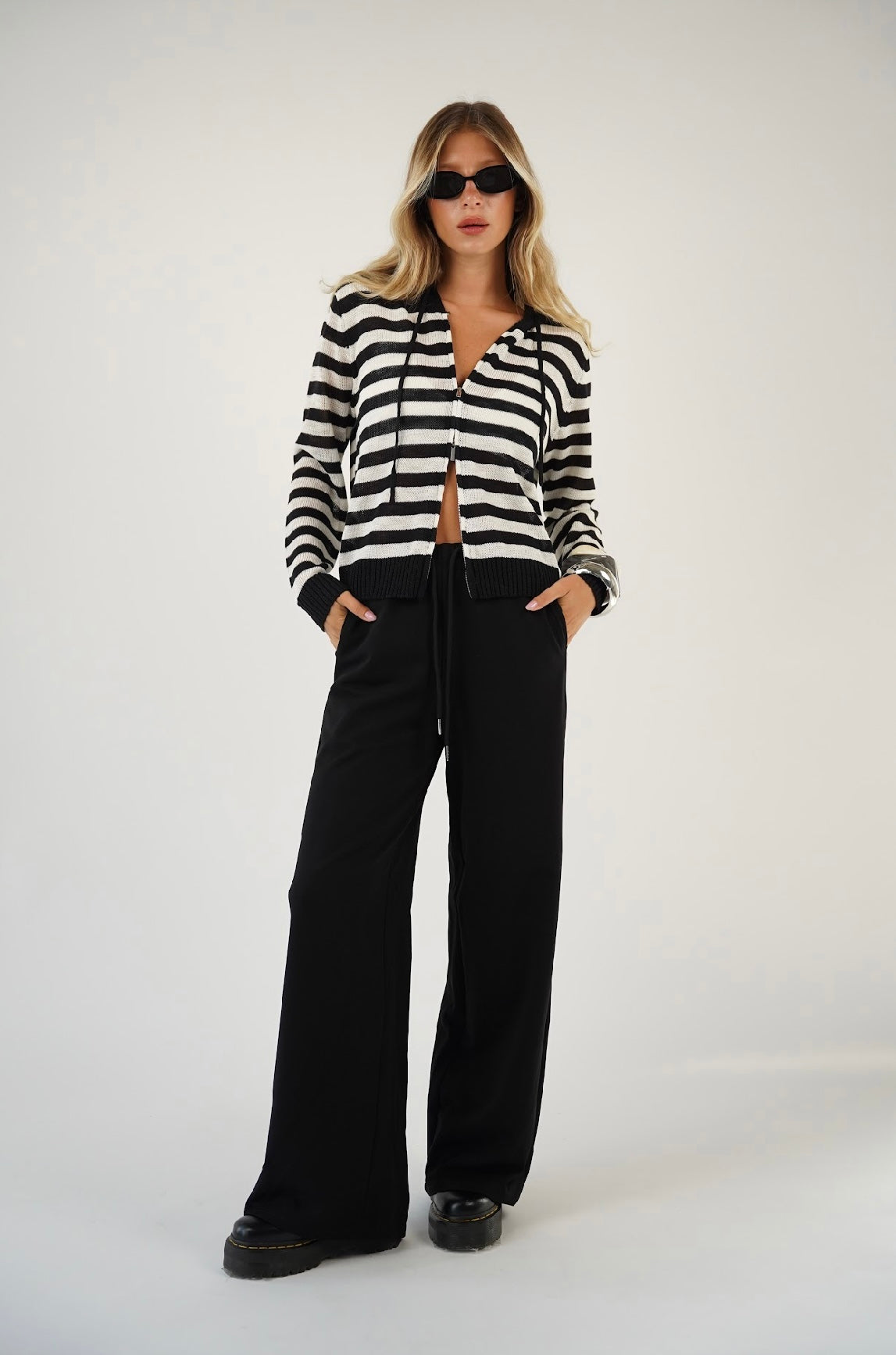 ג׳קט סריג פסים עם כובע אית׳ן