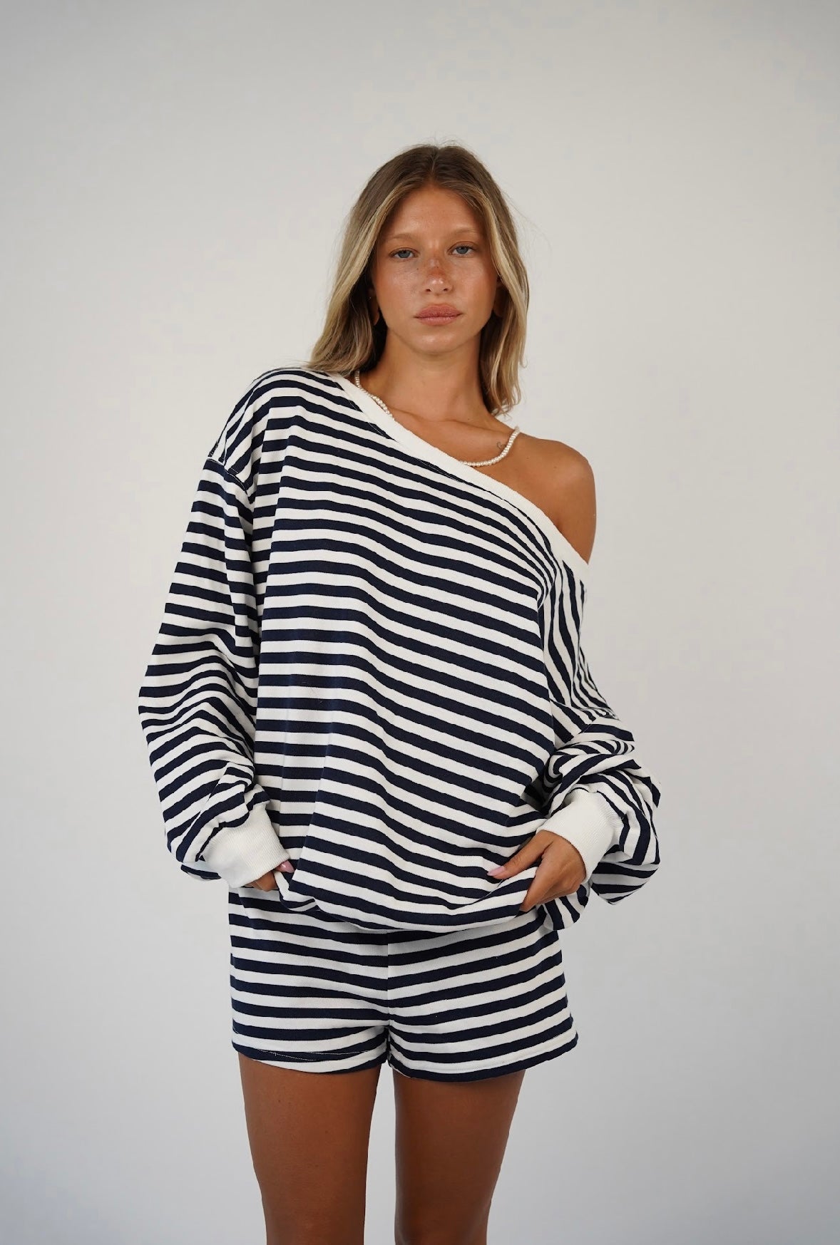 חליפת פסים נעמי