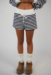 חליפת פסים נעמי