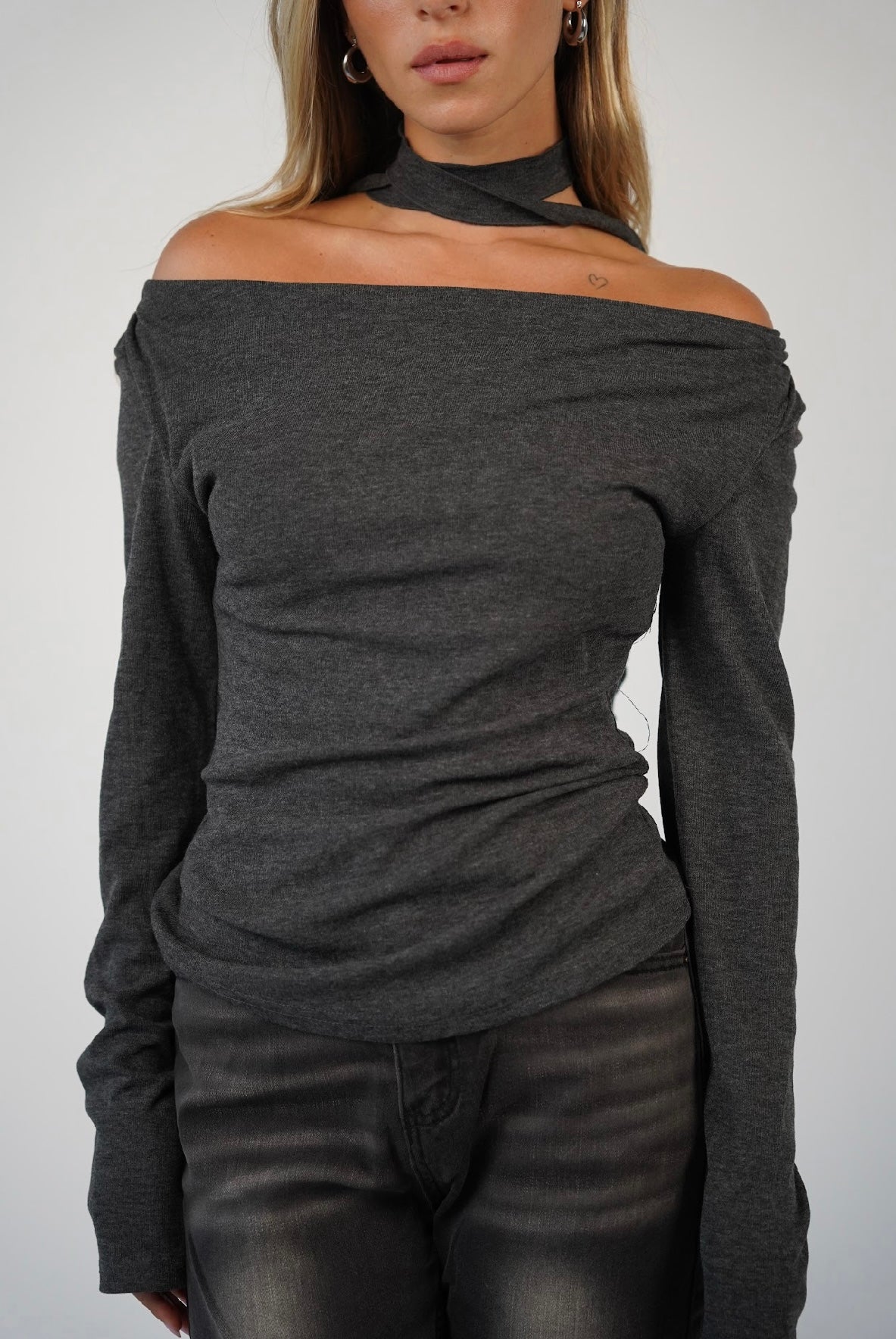 חולצה עם שרוולים נופלים מיקה