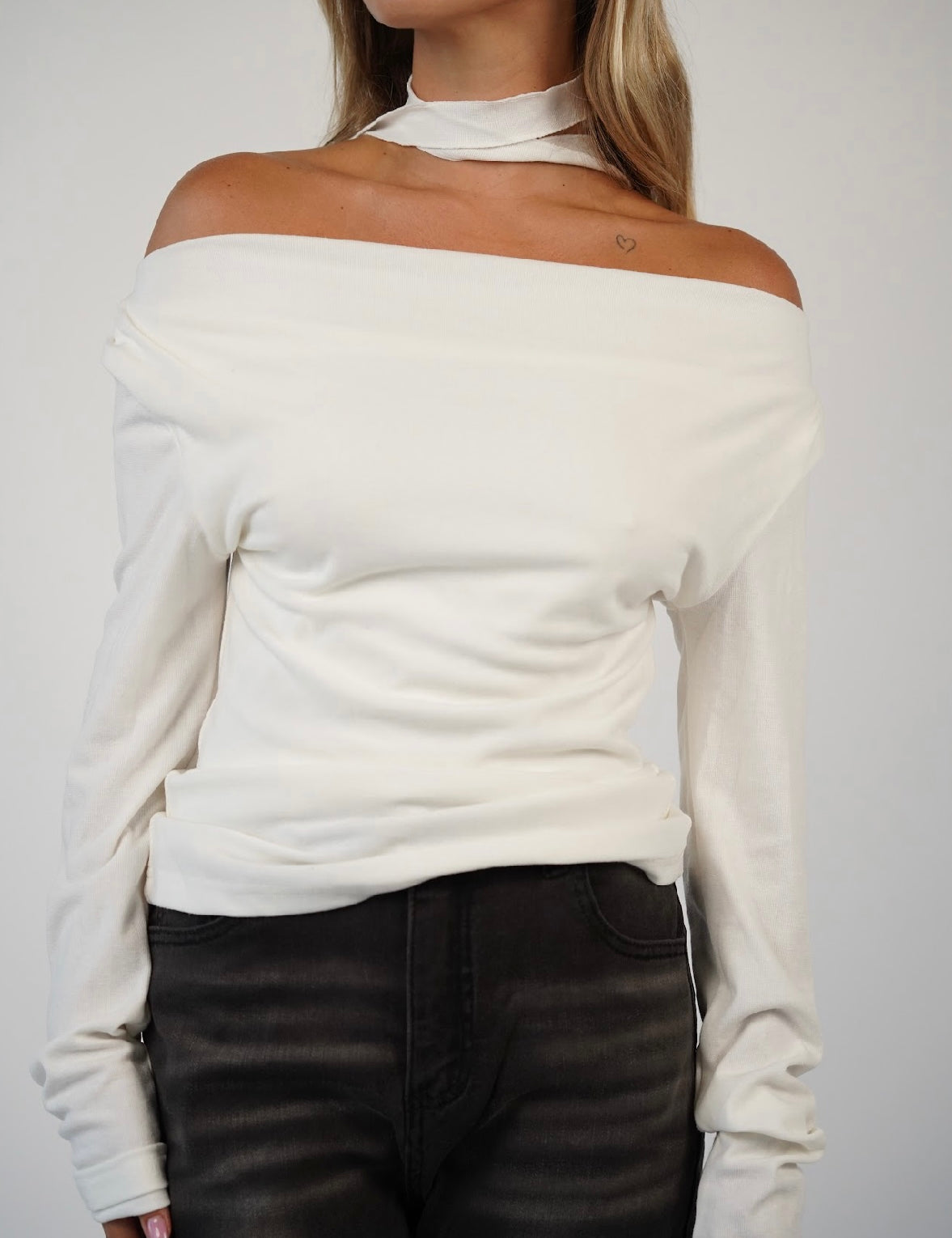 חולצה עם שרוולים נופלים מיקה